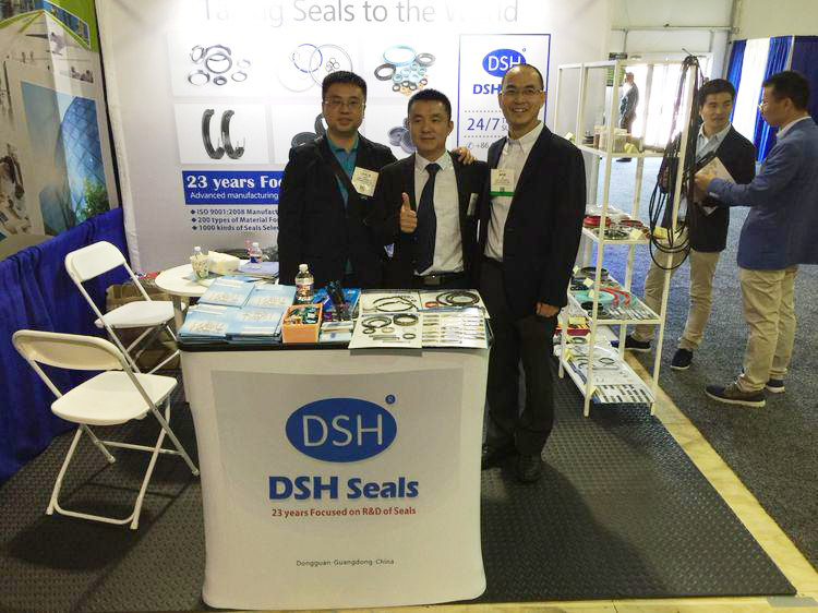 12誠摯的感謝：嘉諾集團(tuán)雷董、上海嘉諾密封陳總親臨東晟密封展會(huì)現(xiàn)場(chǎng)指導(dǎo)工作！