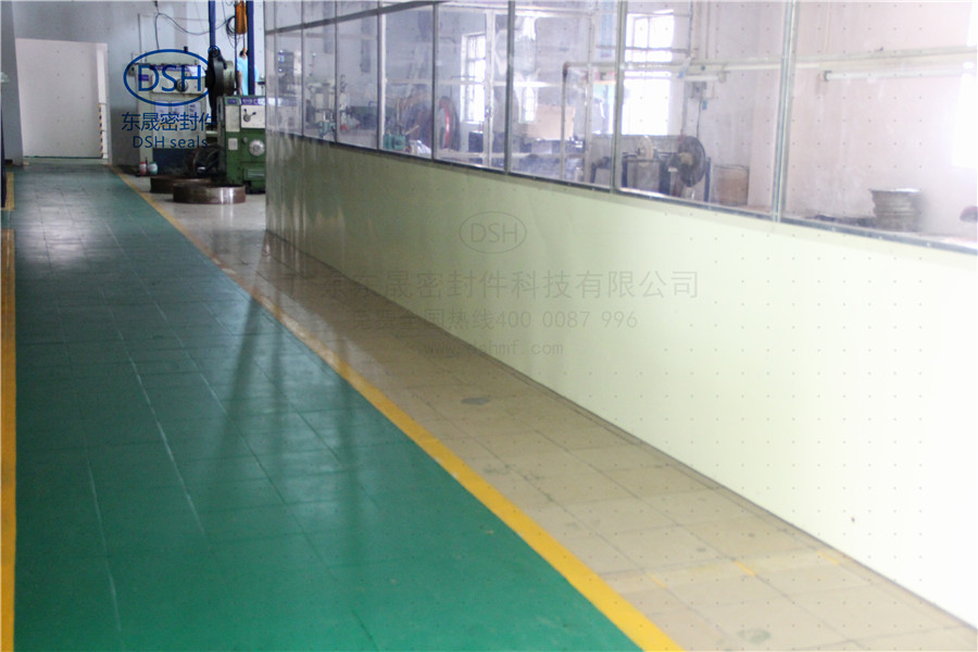 密封件生產設備及車間一角