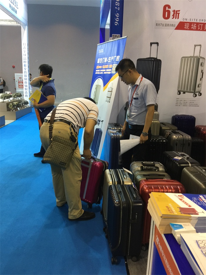 你不到現場是很難體會到，原來我們的箱包是那么的時尚好看的哦！