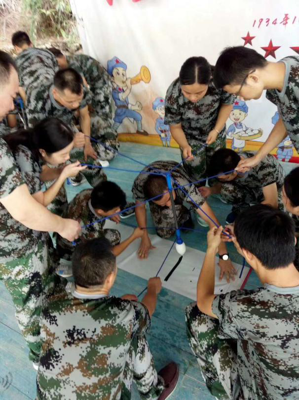 東晟人團隊在玩神筆馬良游戲 東晟人團隊在玩神筆馬良游戲