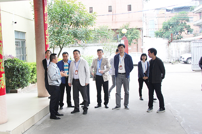 東莞市石碣鎮(zhèn)政府領(lǐng)導(dǎo)一行蒞臨東晟密封公司總部參觀指導(dǎo)工作