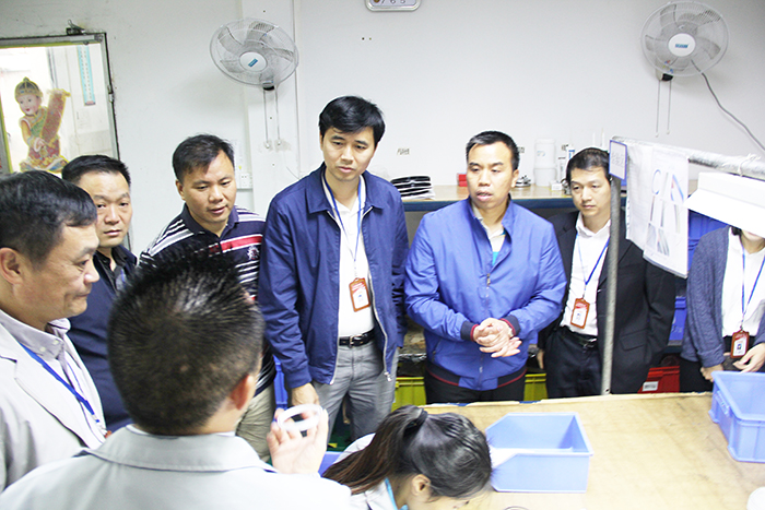 東莞市石碣鎮(zhèn)政府領(lǐng)導(dǎo)一行蒞臨東晟密封公司總部參觀指導(dǎo)工作現(xiàn)場