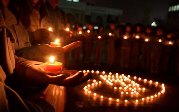 東晟密封：“東方之星”客輪翻沉事件，我們?yōu)槭耪咂矶\！