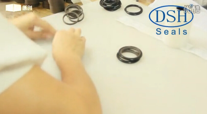 成品密封圈的包裝過(guò)程 - 東晟密封包裝部